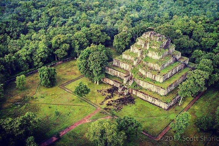 Tour via terra di Koh Ker e Beng Mealea
