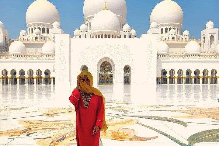 Abu Dhabi Stadtrundfahrt : Große Moschee, Palast, Souk, Louvre & Ferrari