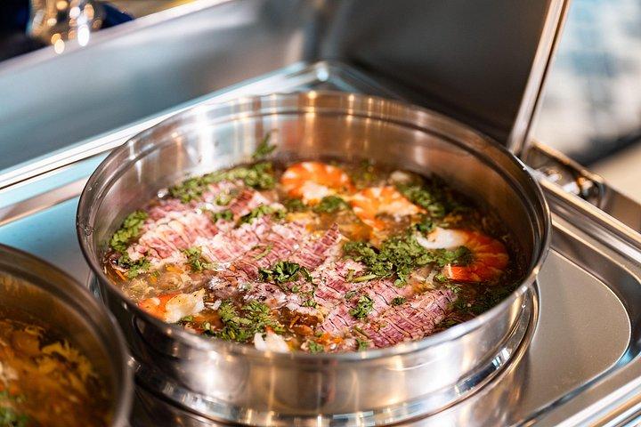 アンブローズクルーズハロン湾：ビュッフェランチ、カヤック＆サンセットパーティー