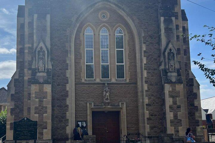 Martyrs and Phantoms : A Self-Guided Glastonbury Ghost Audio Tour （殉教者と幽霊：グラストンベリー・ゴースト・オーディオ・ツアー）