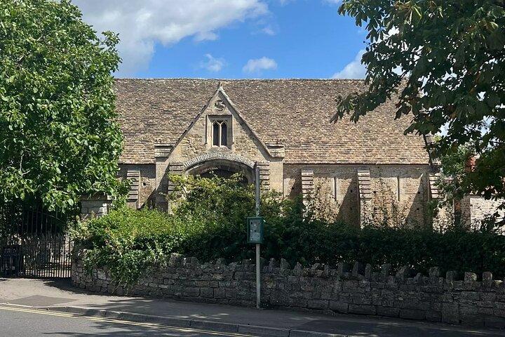 Martyrs and Phantoms : A Self-Guided Glastonbury Ghost Audio Tour （殉教者と幽霊：グラストンベリー・ゴースト・オーディオ・ツアー）