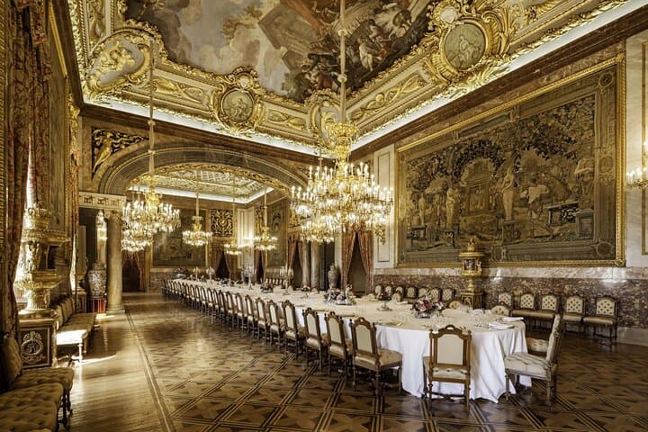 Madrid: Guided Tour of the Royal Palace of Madrid with Ticket