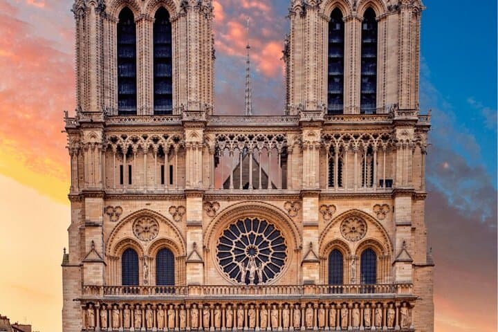 Amazing guided Notre dame and Ile de la cité tour with crypt