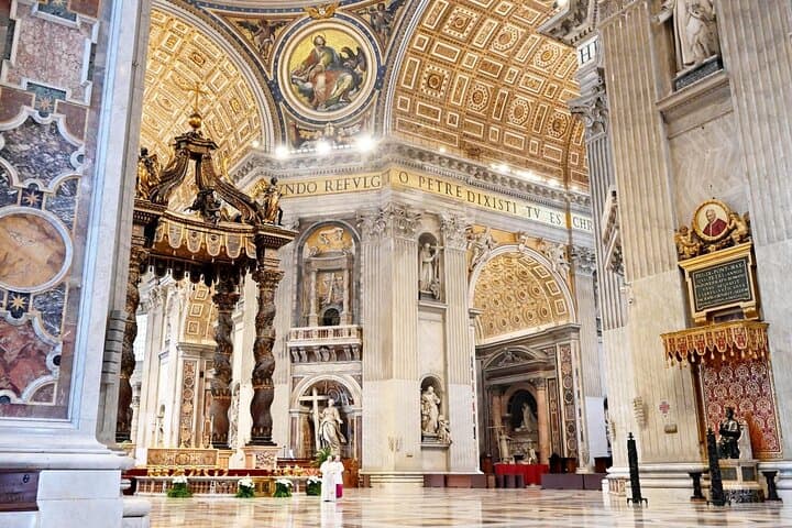 Prority entrance St. Peter's Basilica with Audioguide