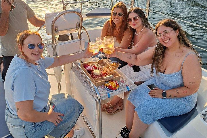 ポルト、あなただけのために！ ポートワインと夕日を楽しめるセーリングクルーズ