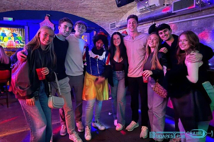 Budapeste Pub Crawl & Ruin Bar Tour – tiros grátis e entrada VIP