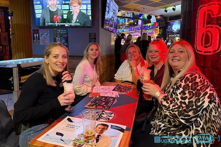 Budapest Pub Crawl & Ruin Bar Tour – Tiros gratis y entrada VIP