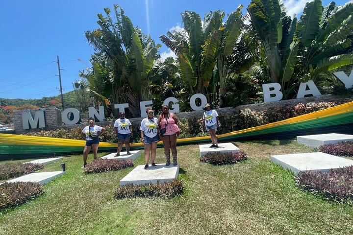 Hoogtepunten van Montego Bay City Tour en winkelen met Bamboo Rafting
