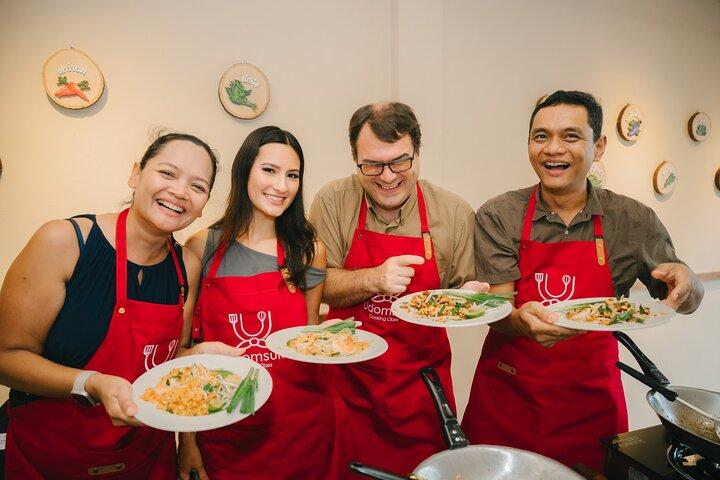 Bangkok Udomsuk Thai Cooking Class with Local Market Tour
