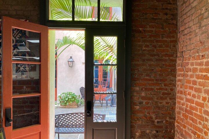 New Orleans Courtyard Cocktails : Happy Hour Mixology Class （ニューオリンズ・コートヤード・カクテル：ハッピーアワー・ミクソロジー・クラス）