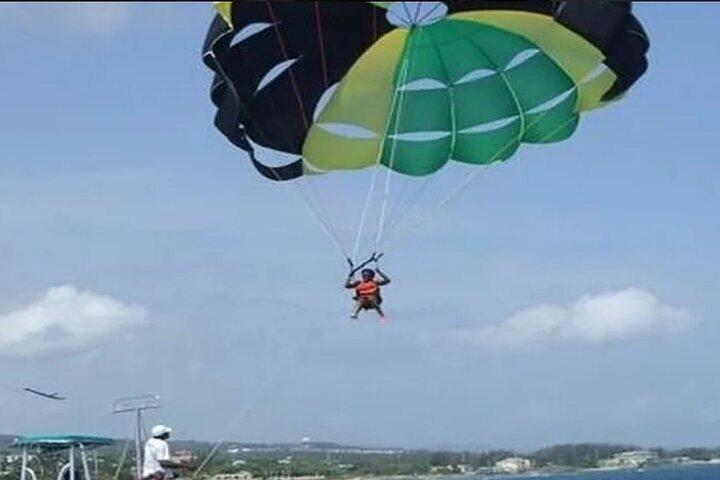 Jetski und Parasailing w / Eintritt & Privattransport