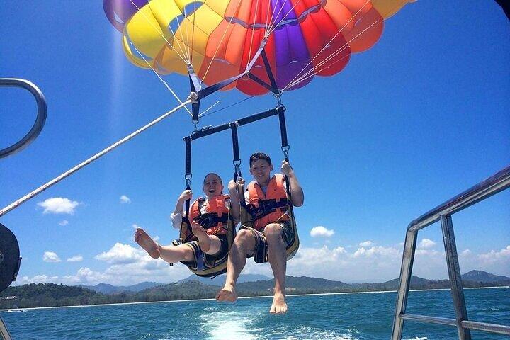 Jetski und Parasailing w / Eintritt & Privattransport