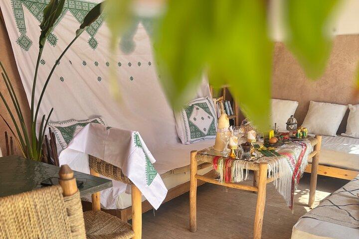 Henna and Moroccan Caftan Experience with Tea and Souvenir