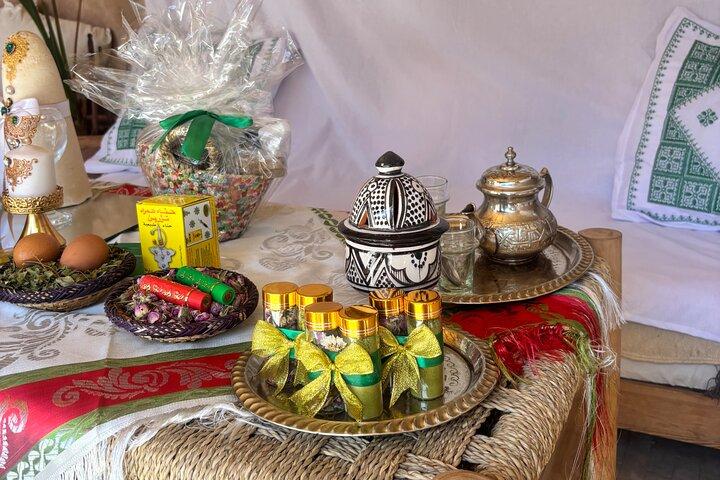 Henna and Moroccan Caftan Experience with Tea and Souvenir