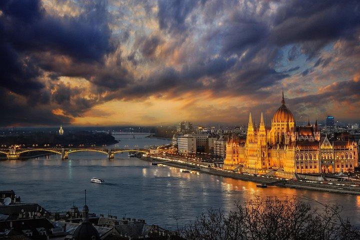 Private Full Day Guided Tour To Budapest From Vienna