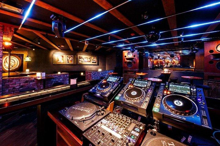新宿二丁目LGBTバーホッピングツアー（現地ガイド付き）
