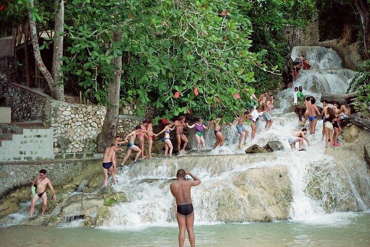 Dunns River Falls & Blue Hole in Rios für Negril/Montego Bay