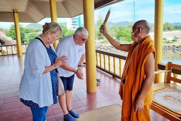 Explore a excursão para grupos pequenos de meio dia em Hua Hin com almoço
