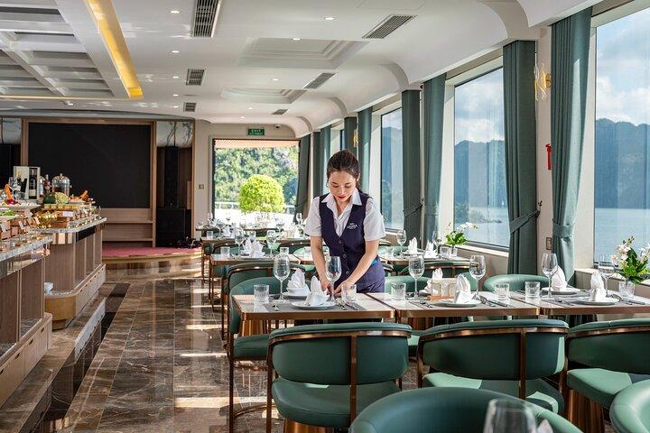 Halong Bay 7-stündige Luxus-Kreuzfahrt mit Kajak, Höhlenbesuch und Mittagessen