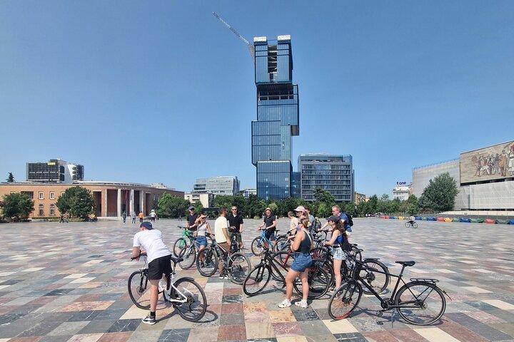 Cykeltur til Tirana - 3 gange om dagen - VisitAlbCom