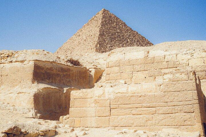 Half Day Pyramids Tours, Camels and Egyptian Food in Giza