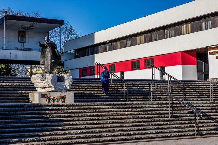 Tour salta fila del Museo Nowa Huta di Cracovia, nella Polonia comunista