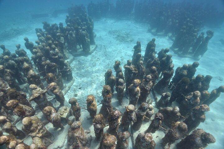 Aventura de snorkel en el Museo Subacuático de Cancún