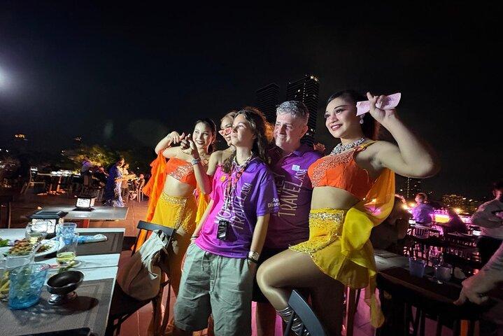 Bangkok : Luxe White Dinner Cruise Free Flow Bier en Wijn