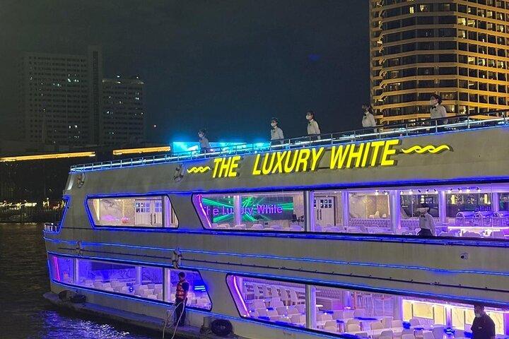 Bangkok : Luxe White Dinner Cruise Free Flow Bier en Wijn