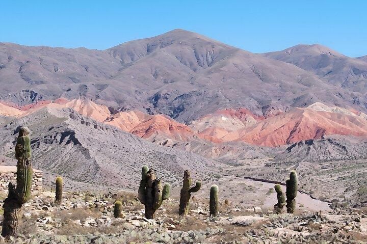 Hornocal y Salinas Grandes: Cielos que abrazan la tierra