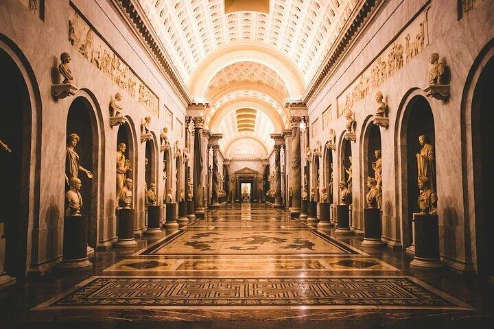 Pequeña visita guiada Capilla Sixtina del Vaticano y Basílica de San Pedro