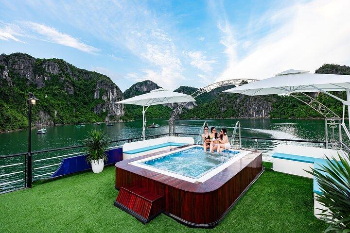 BEST Seler - Halong Luxury Day Trip : クルーズ、ビュッフェ＆ジャグジー