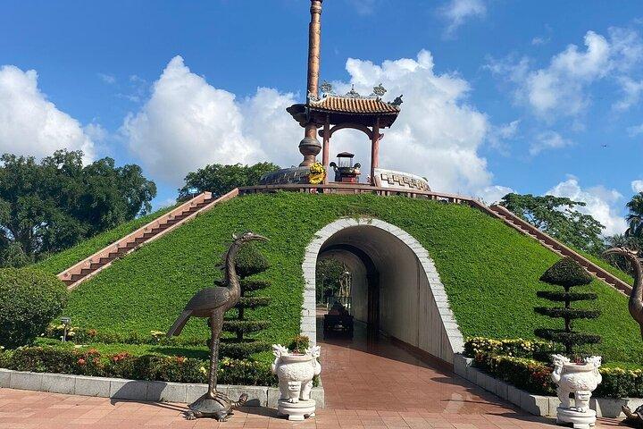 Tour di un'intera giornata DMZ Vinh Moc Tunnels e base di Khe Sanh da Hue