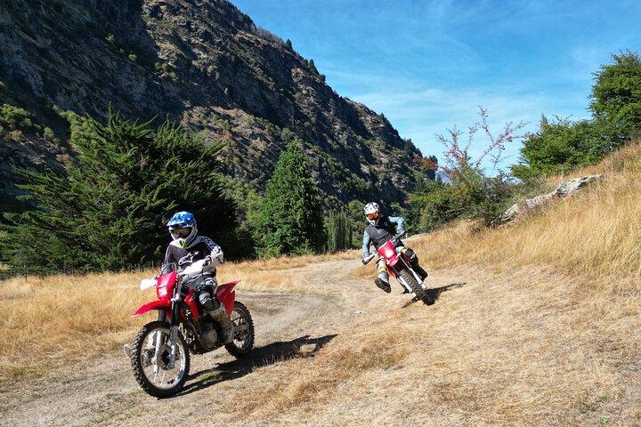 クイーンズタウン:ガイド付きダートバイクライド-プライベートオフロードトレイル