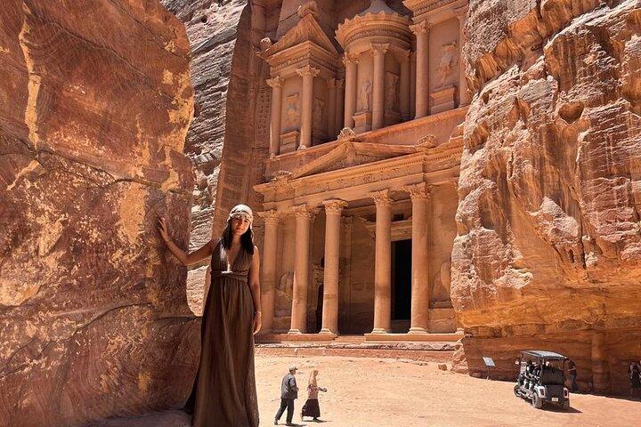 Tour privato di 2 notti in gioielli della Giordania: Petra e il Mar Morto