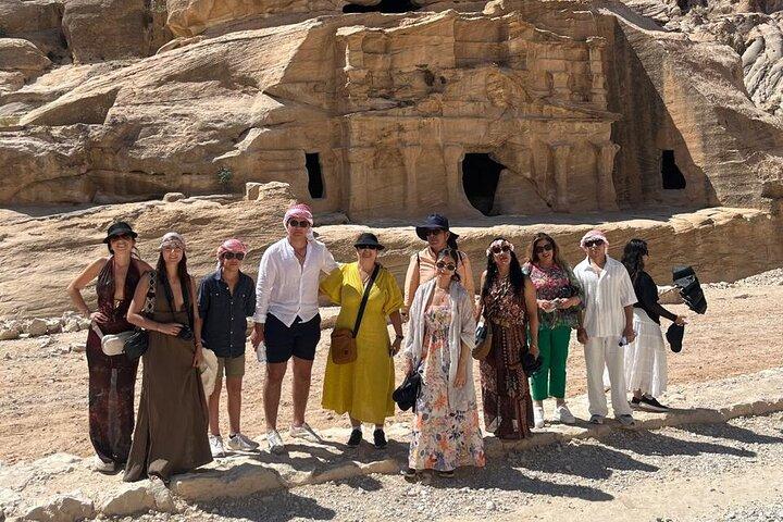 Tour privato di 2 notti in gioielli della Giordania: Petra e il Mar Morto