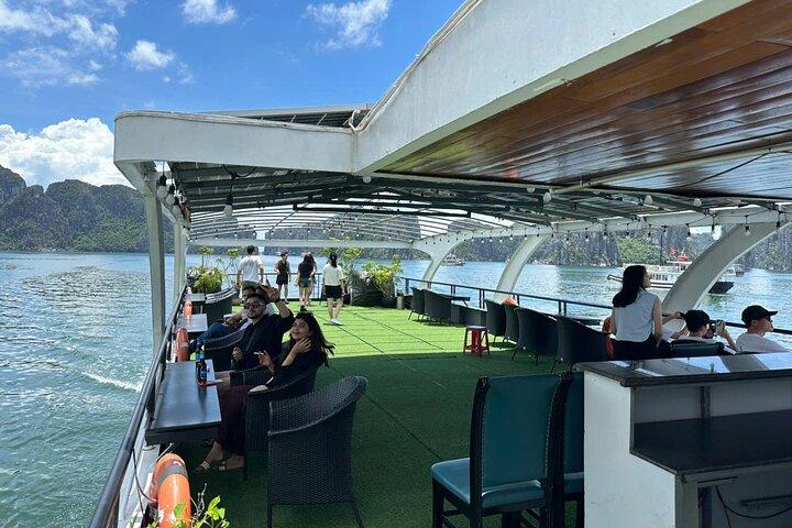 Halong Bay Alova Cruises Day Trip: Buffet Lunch & Sunset Party