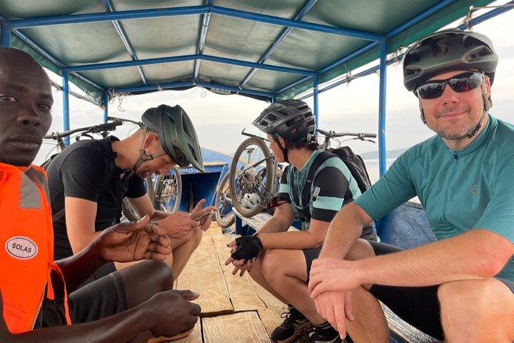 Aventura de bicicleta e barco no Lago Victoria