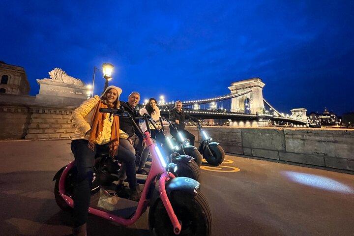 Excursão noturna em pequeno grupo em Budapeste on MonsteRoller e-Scooters