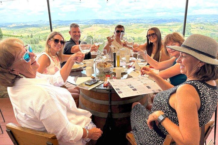 ワイン愛好家と非飲酒者のための家族向けトスカーナ日帰りツアー