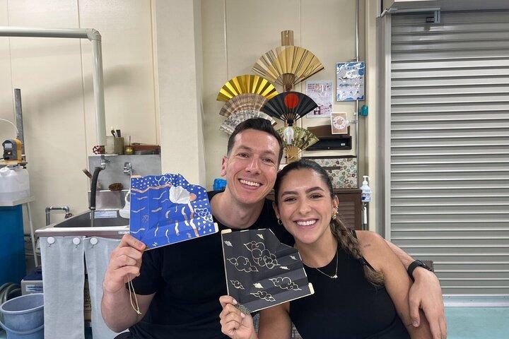 Taller de abanico de hojas de oro de Kioto con un maestro artesano