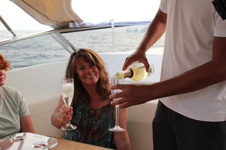 VIP Yacht Fuga da Roma a Napoli Isola Gems Ischia & Procida
