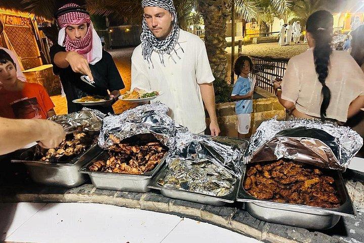 デザートサファリツアー、クワッドバイク、ドバイ発BBQディナー＆ショー付き