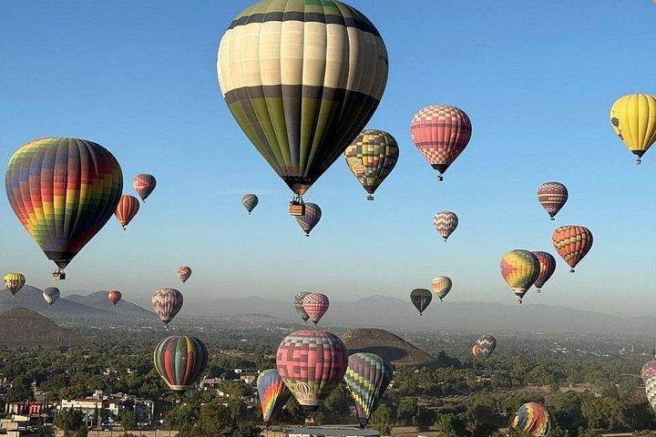 Eternal Experience : Balloon flight + breakfast + tour from CDMX
