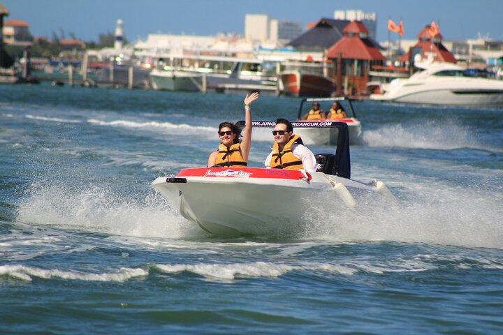 Tour en lancha rápida con snorkel en Cancún – ¡Conduce tu propio barco!