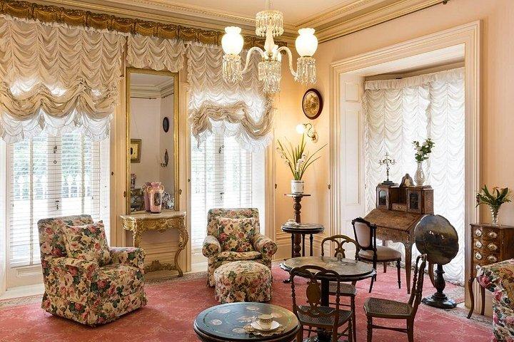 Como House: Guided House Tour