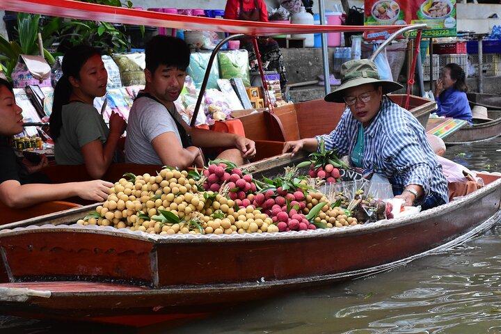 Visite privée du marché ferroviaire et du marché flottant de Maeklong