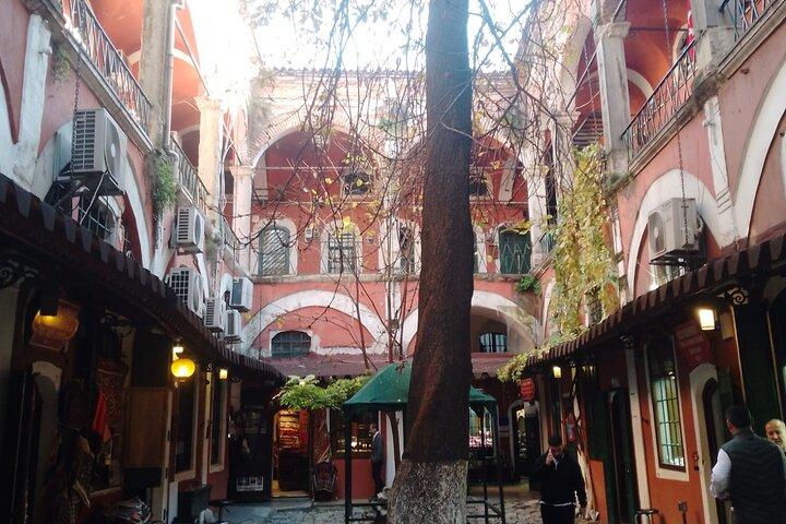 Bezoek aan de Grand Bazaar van Istanbul met zijn terrassen en backstage gebieden
