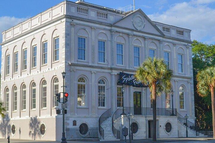 Window into American History : A Self-guided Charleston Audio Tour （アメリカ史の窓 : チャールストン・オーディオ・ツアー）