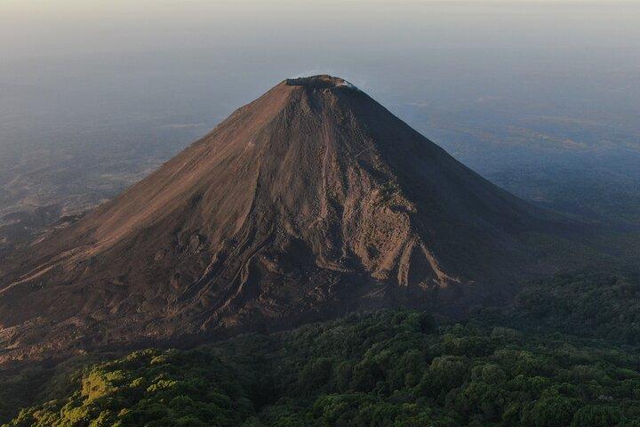 イザルコ火山ハイキング体験-プライベートガイドツアー